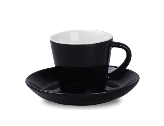 chwarze-espresso-tasse-mit-hoher-untertasse-schwarz